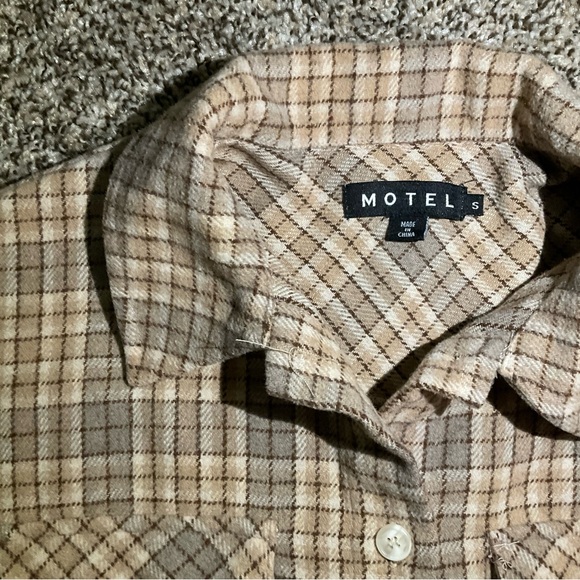 Motel Rocks Flannel - Picture 2 of 4